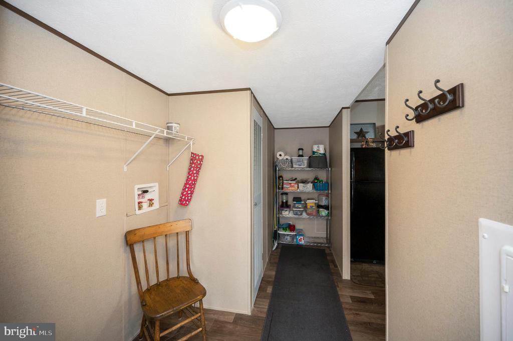 8715 KINGS HIGHWAY