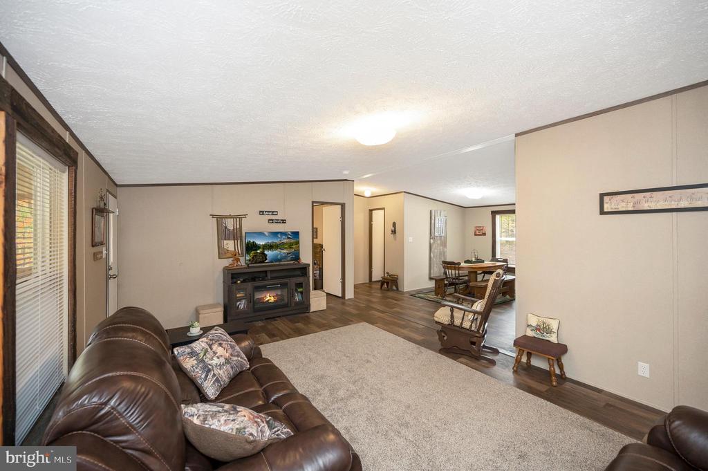 8715 KINGS HIGHWAY