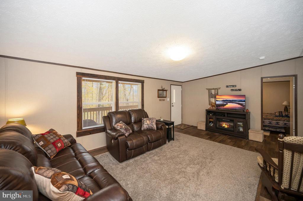 8715 KINGS HIGHWAY