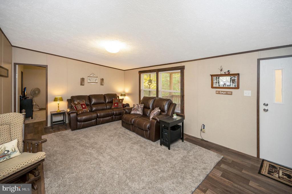 8715 KINGS HIGHWAY
