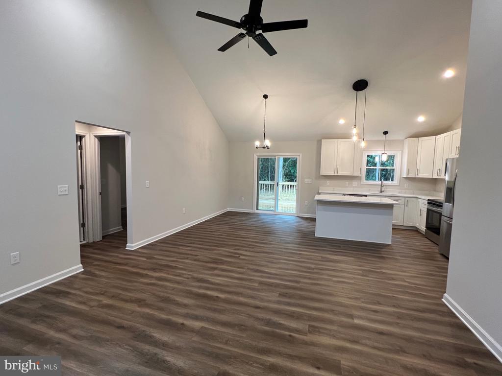 633 SHOREWOOD DRIVE