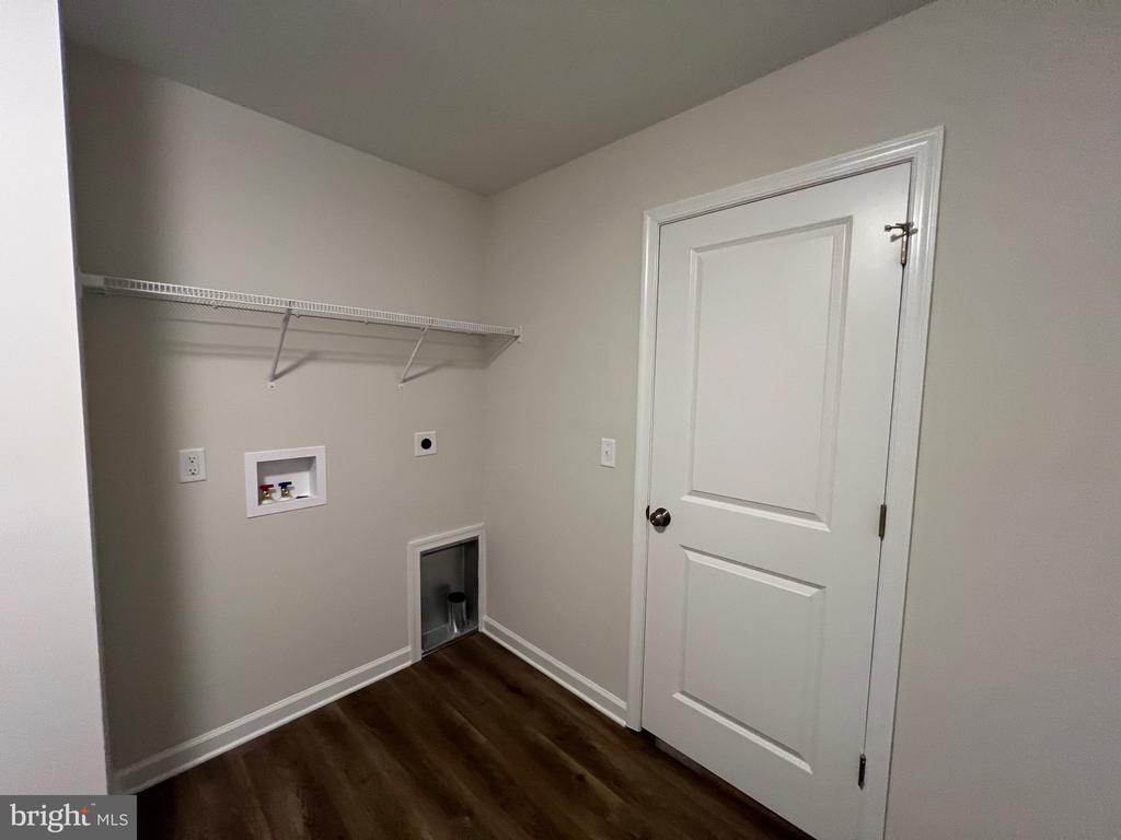 633 SHOREWOOD DRIVE