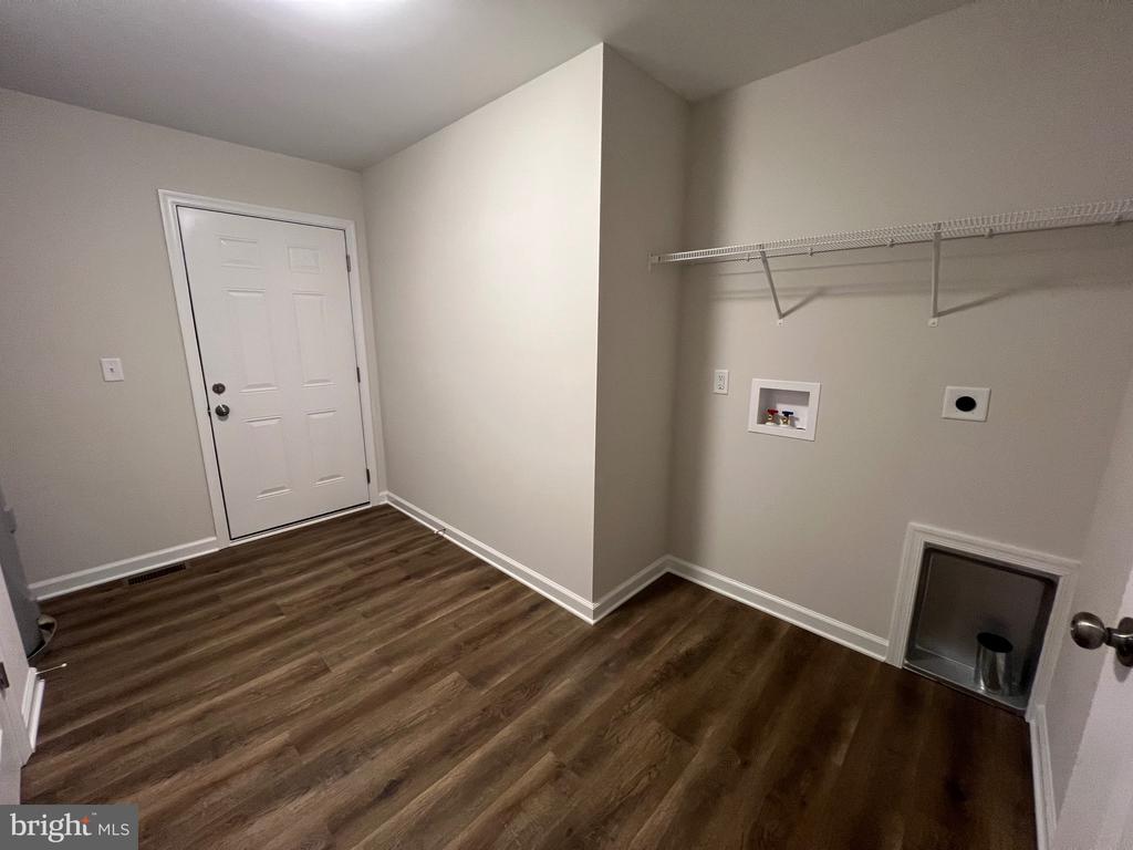 633 SHOREWOOD DRIVE