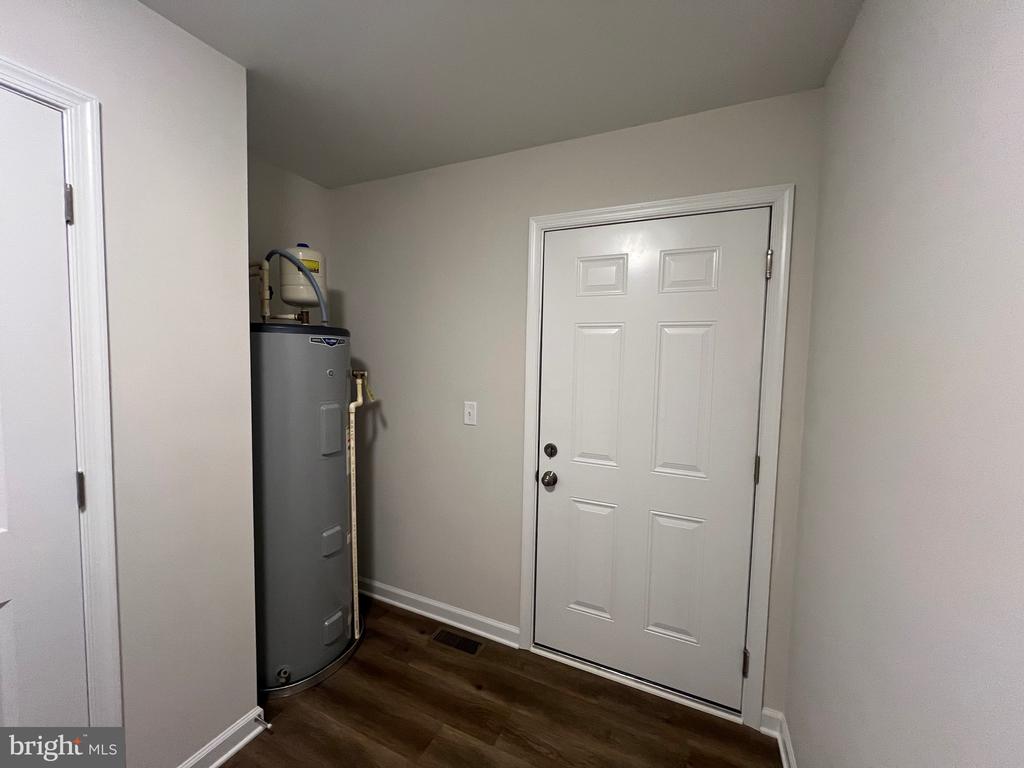 633 SHOREWOOD DRIVE