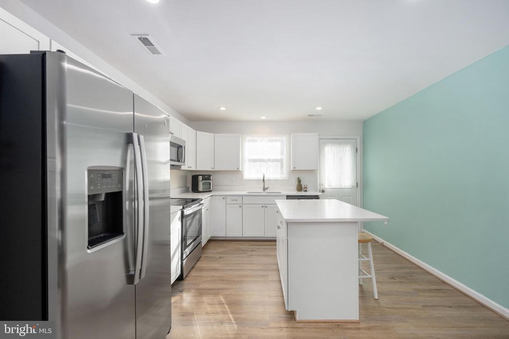 218 SHOREWOOD DRIVE