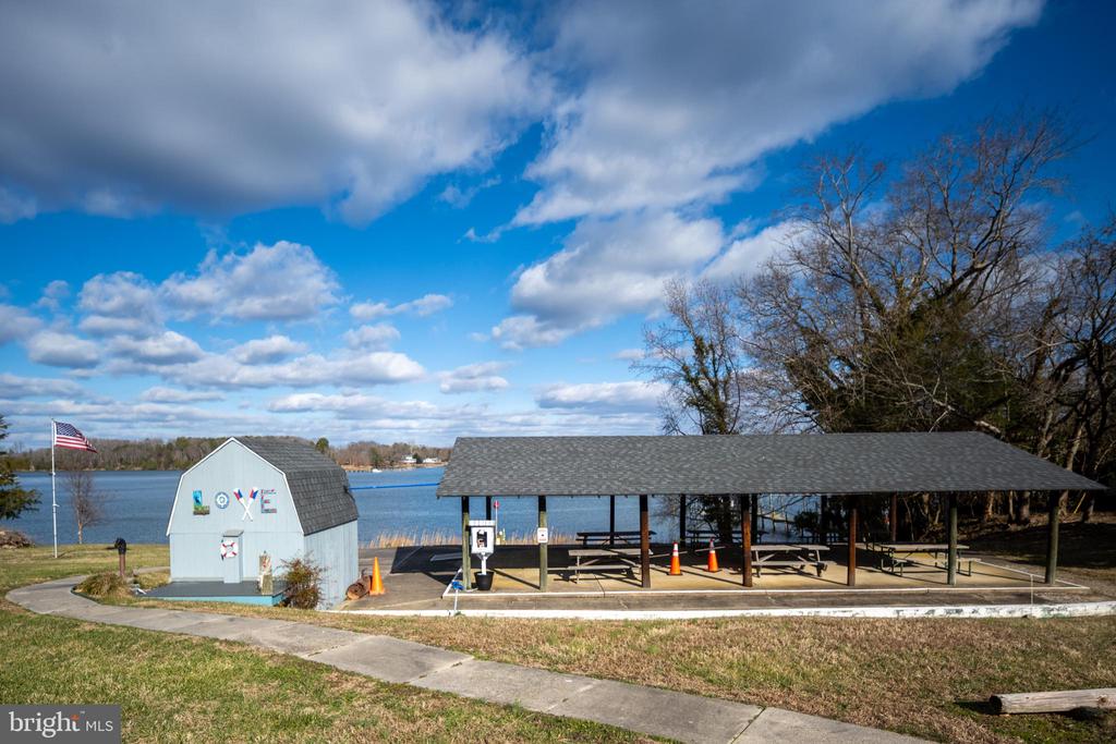 218 SHOREWOOD DRIVE