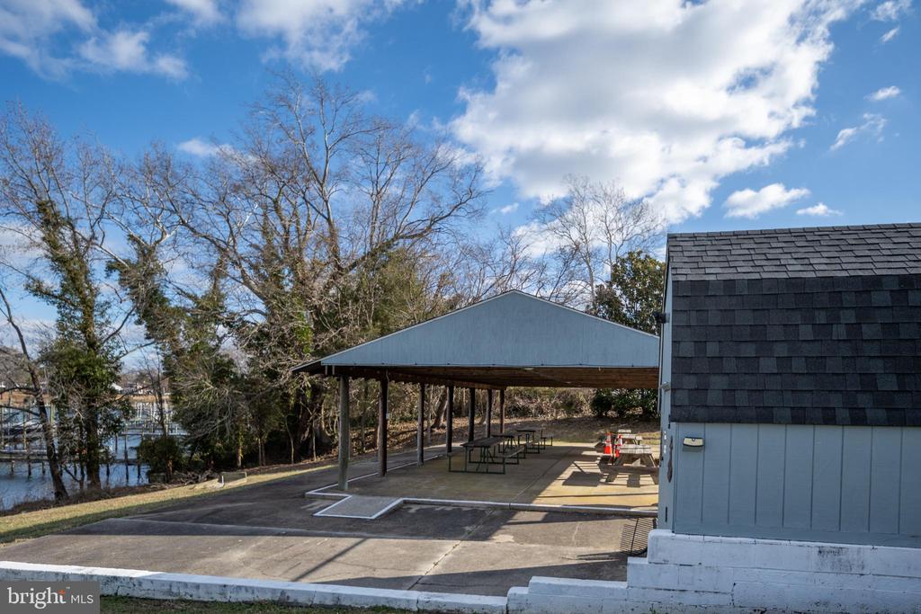 218 SHOREWOOD DRIVE