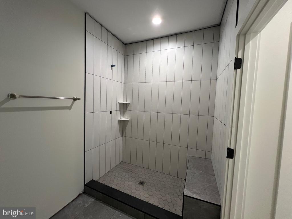 175 ROSE WAY