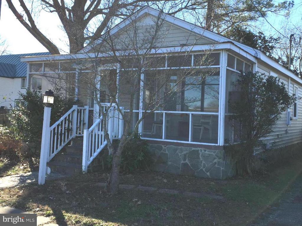 809 BANCROFT AVE