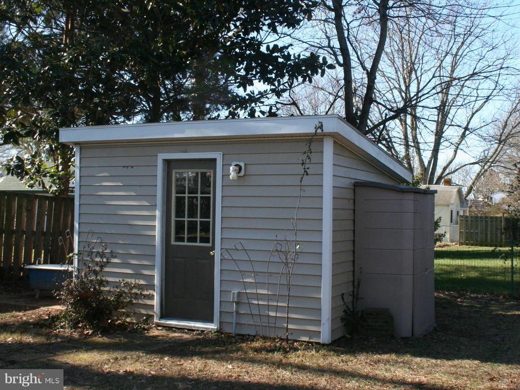 809 BANCROFT AVE