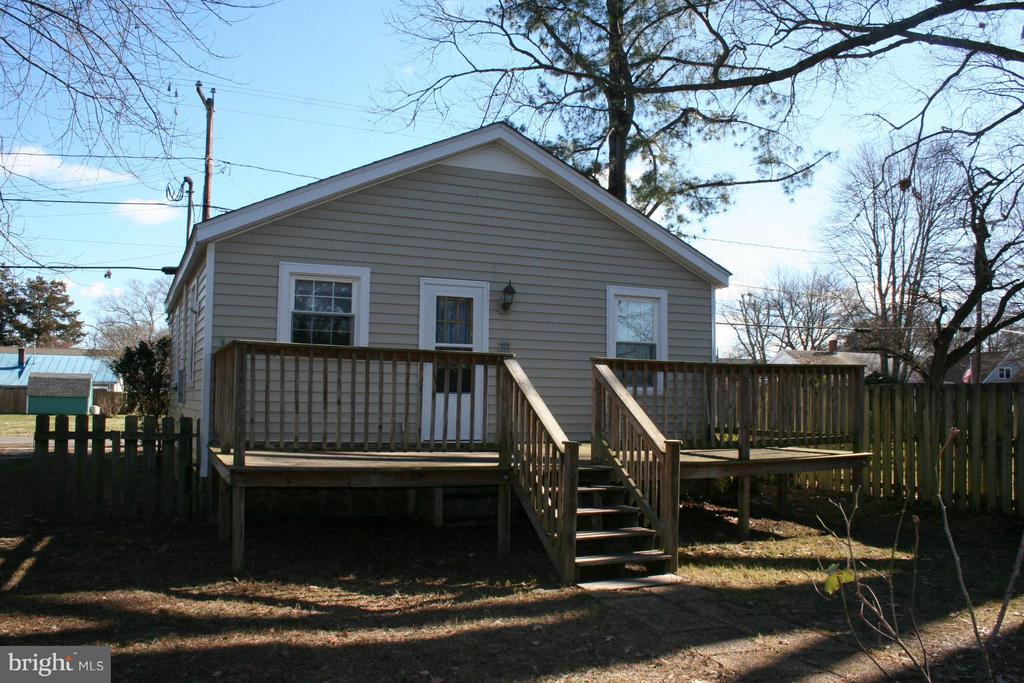 809 BANCROFT AVE