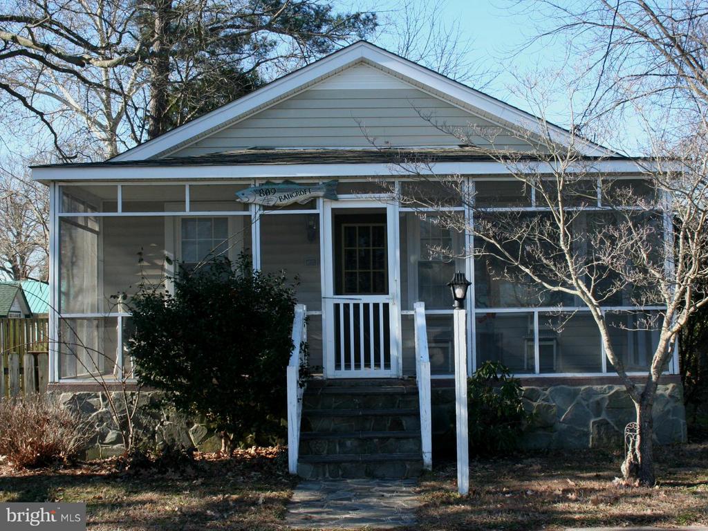 809 BANCROFT AVE