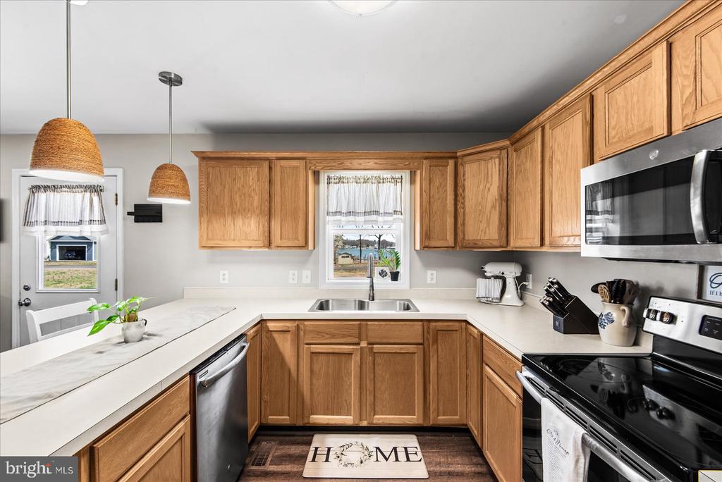 1223 SHORE DRIVE