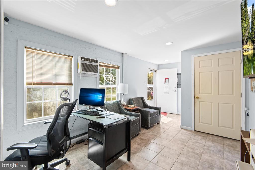 3643 KINGS HIGHWAY