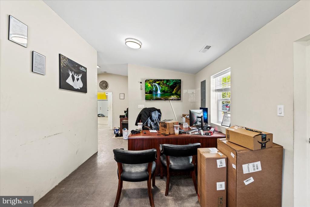 3643 KINGS HIGHWAY