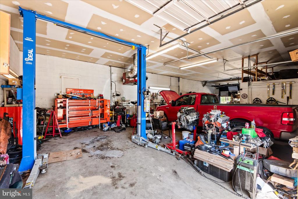 3643 KINGS HIGHWAY