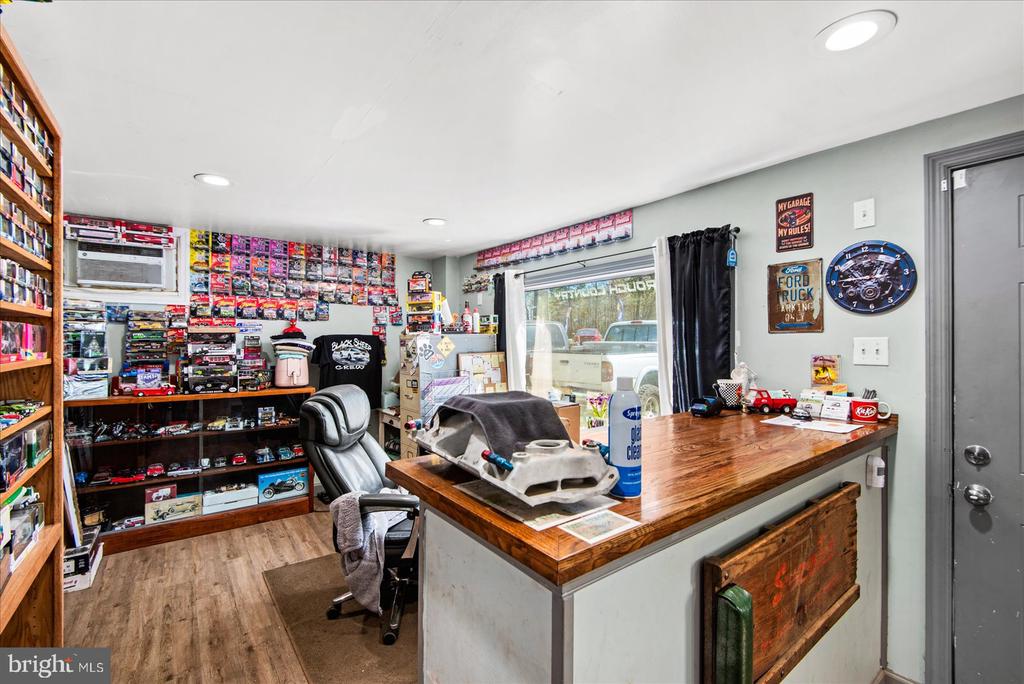 3643 KINGS HIGHWAY