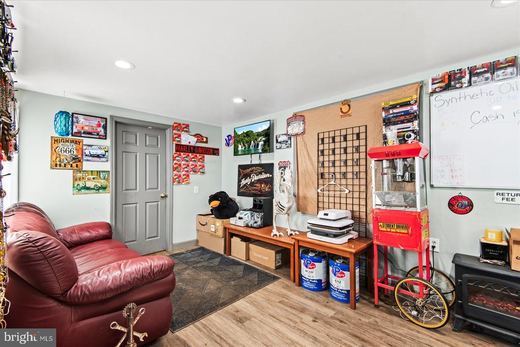 3643 KINGS HIGHWAY