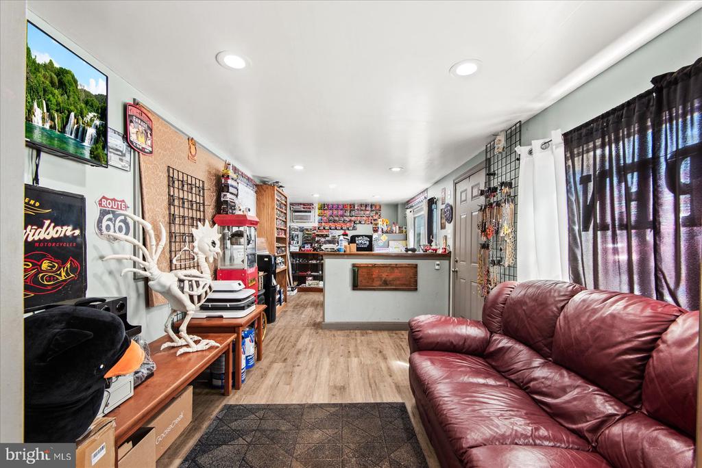 3643 KINGS HIGHWAY
