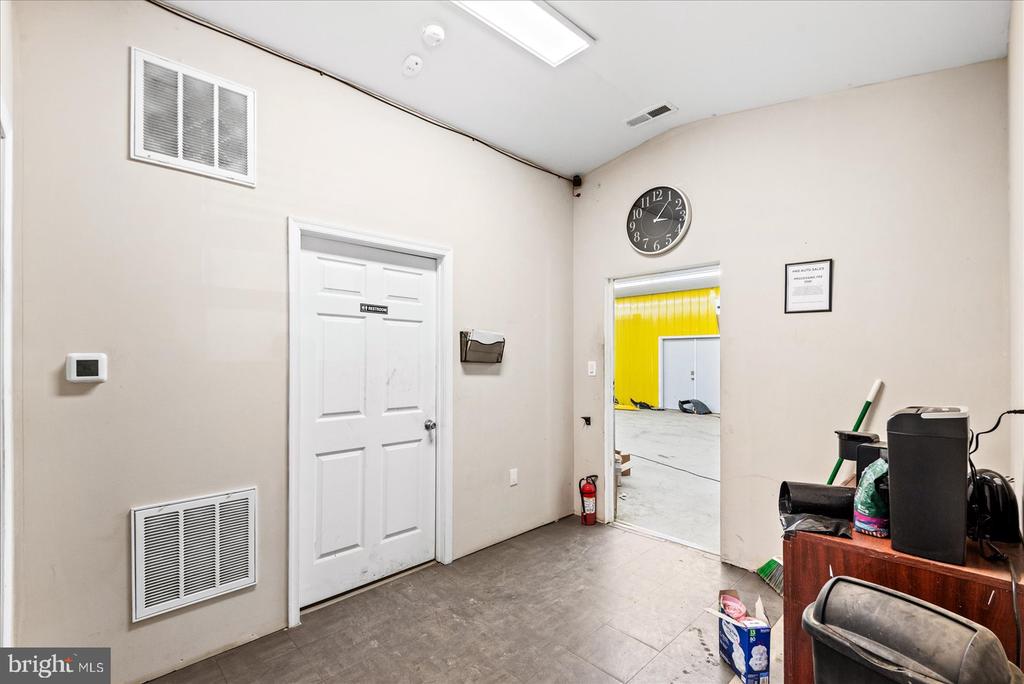 3643 KINGS HIGHWAY