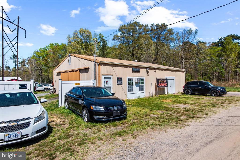 3643 KINGS HIGHWAY