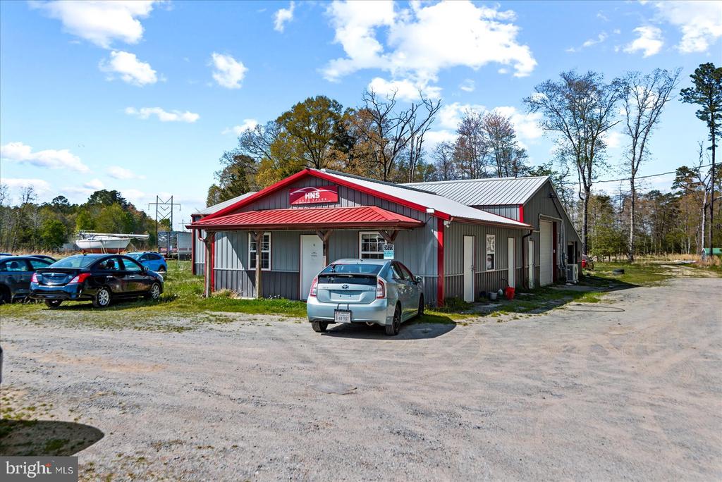 3643 KINGS HIGHWAY