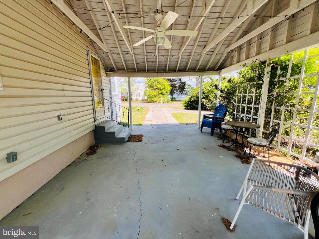 3214 RIVERVIEW DRIVE
