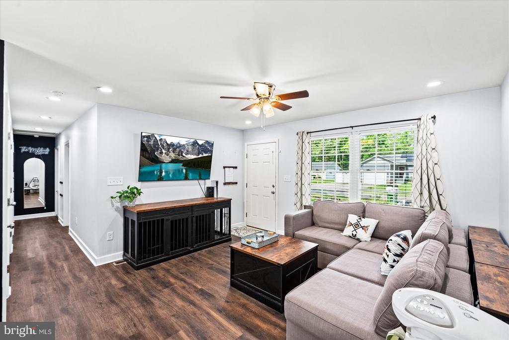 284 SHOREWOOD DRIVE