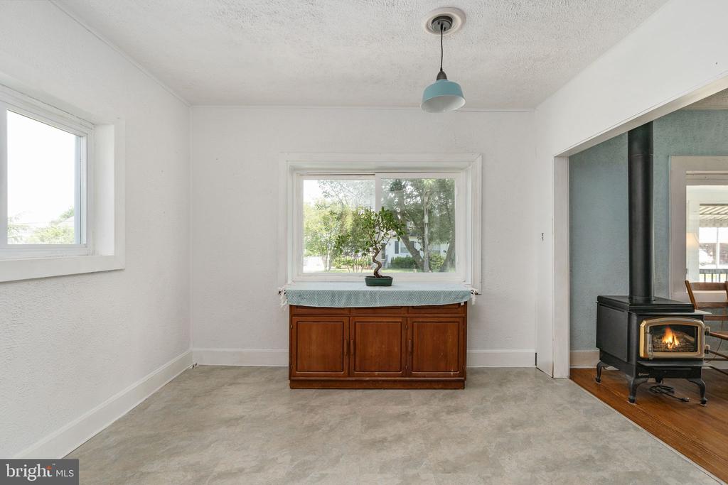 3304 RIVERVIEW DRIVE