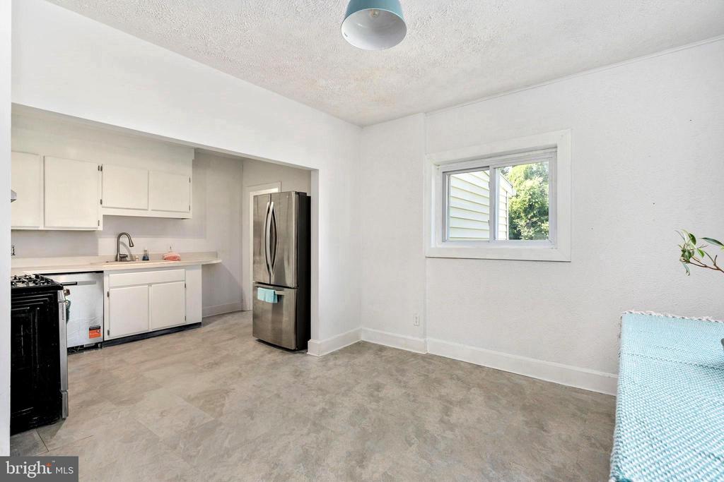 3304 RIVERVIEW DRIVE