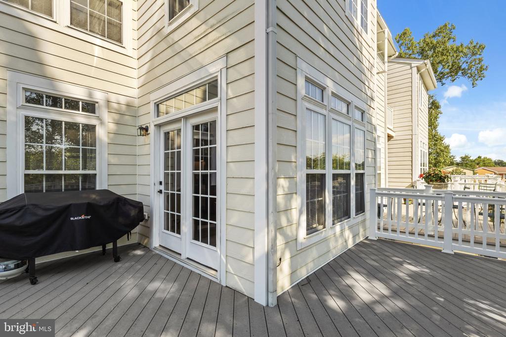 506 Monroe Point Dr, -1942, United States
