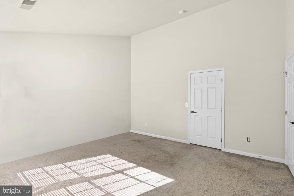 506 Monroe Point Dr, -1942, United States