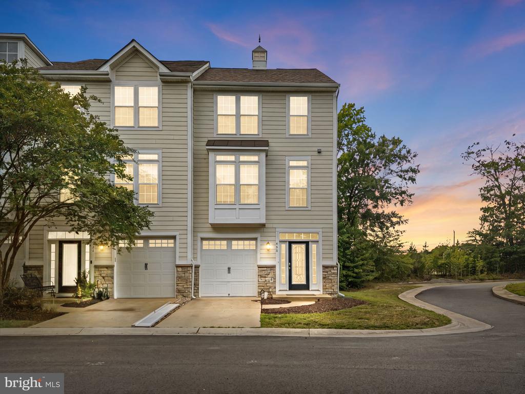 506 Monroe Point Dr, -1942, United States