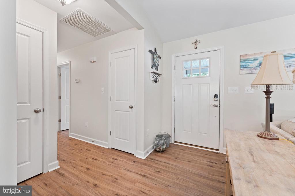 305 CEDAR LANE