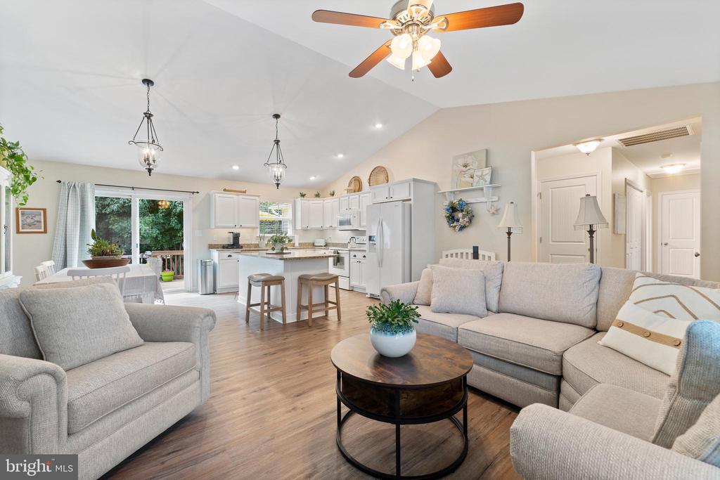 305 CEDAR LANE