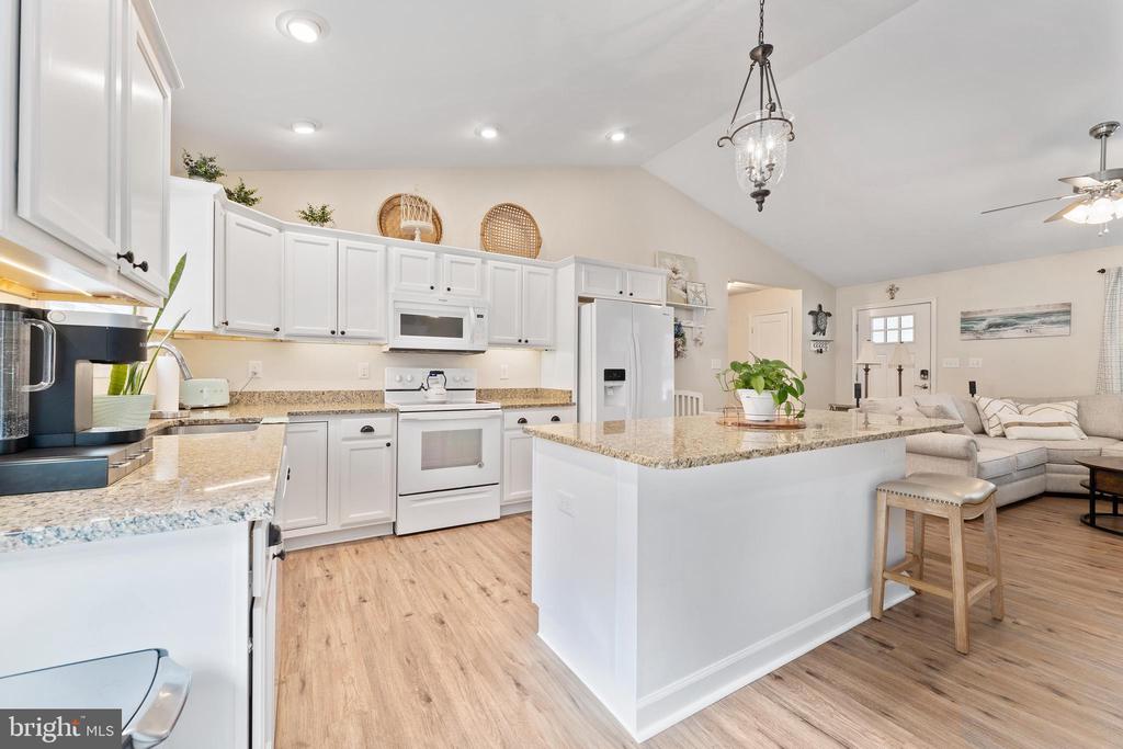 305 CEDAR LANE