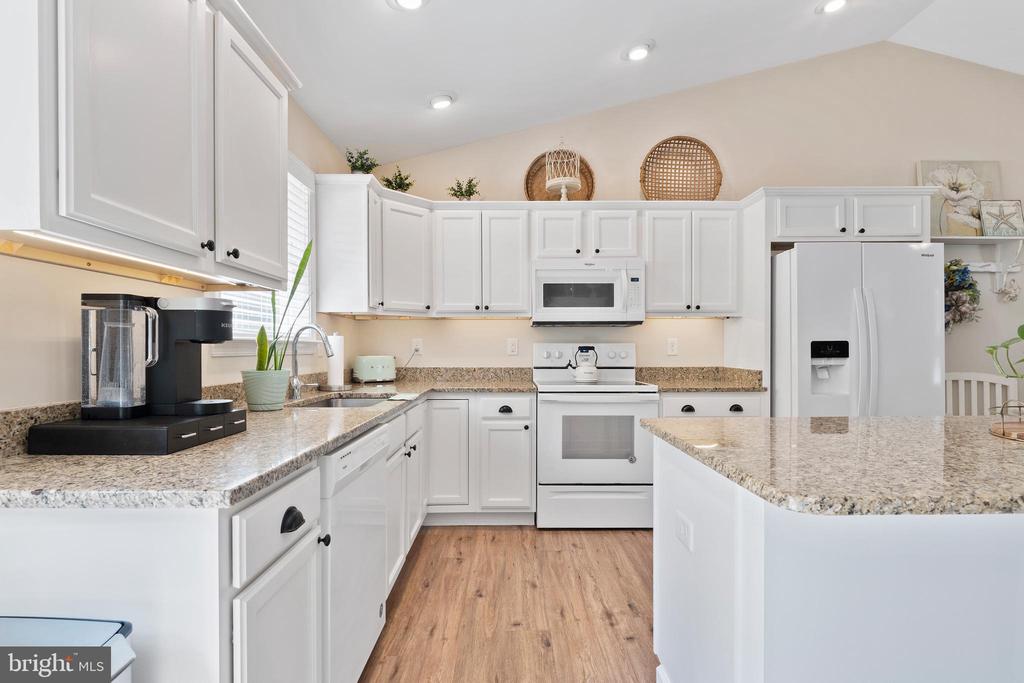 305 CEDAR LANE