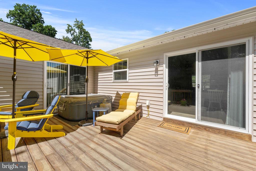 305 CEDAR LANE