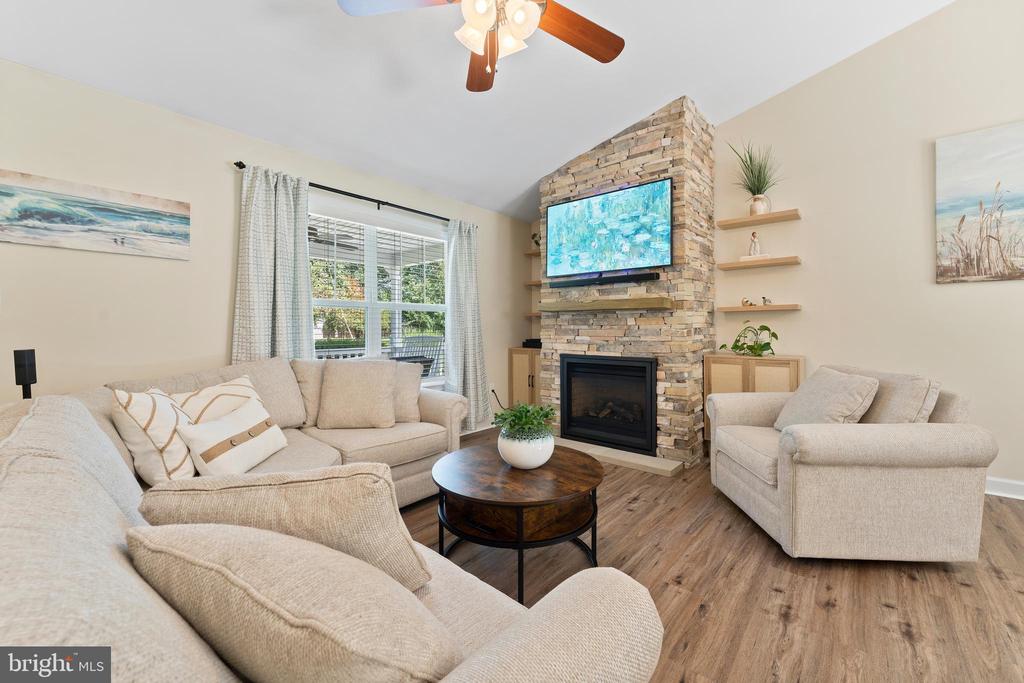 305 CEDAR LANE