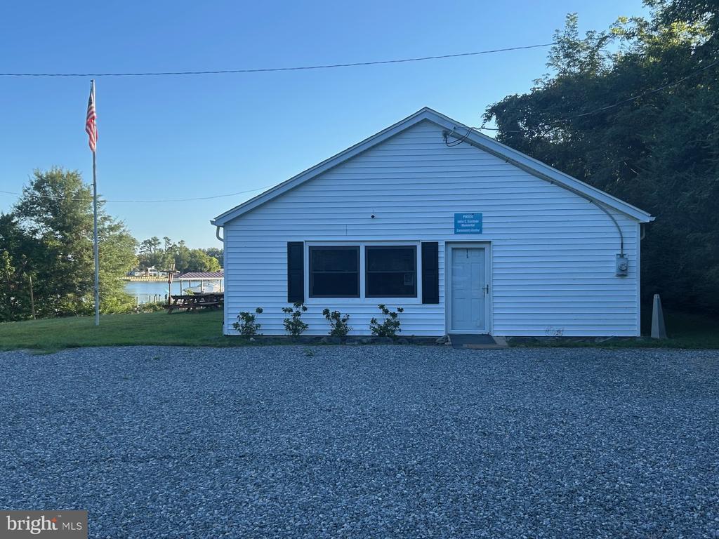 305 CEDAR LANE