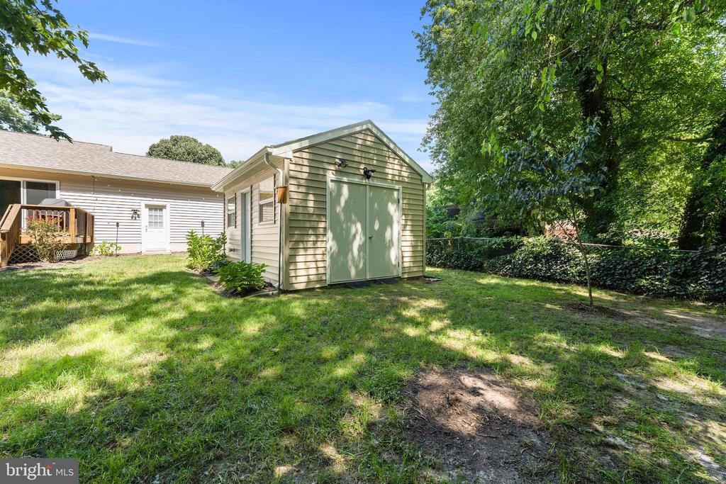 305 CEDAR LANE