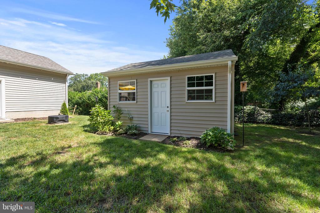 305 CEDAR LANE