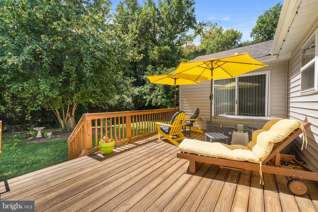 305 CEDAR LANE