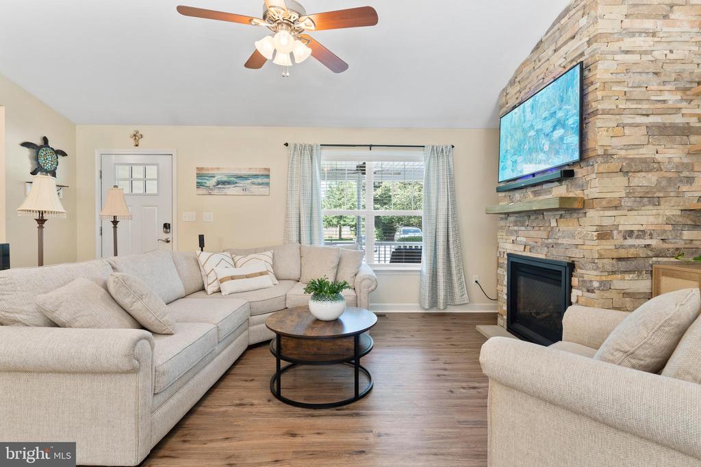 305 CEDAR LANE