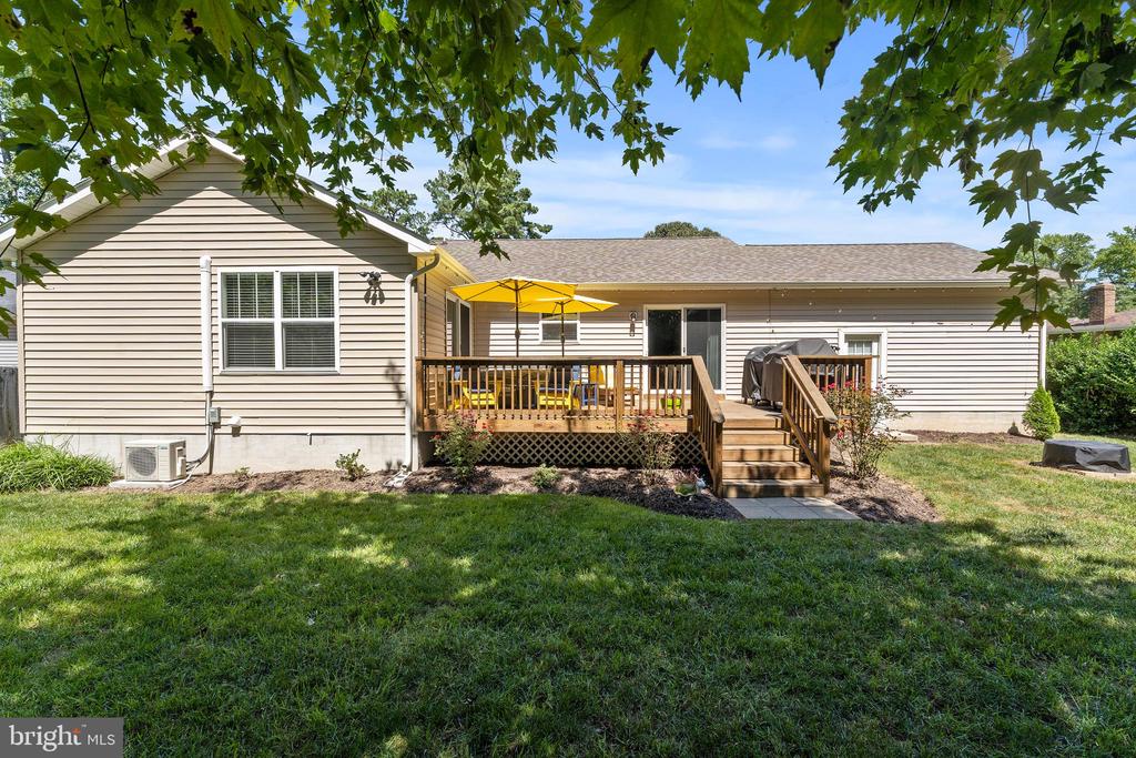 305 CEDAR LANE