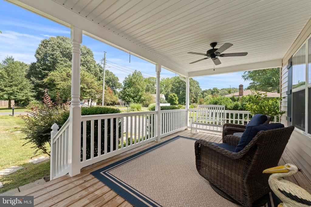 305 CEDAR LANE