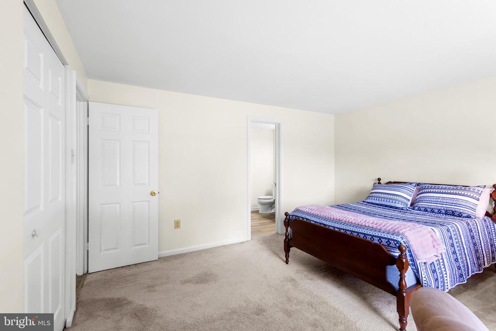827 TRAVELERS REST