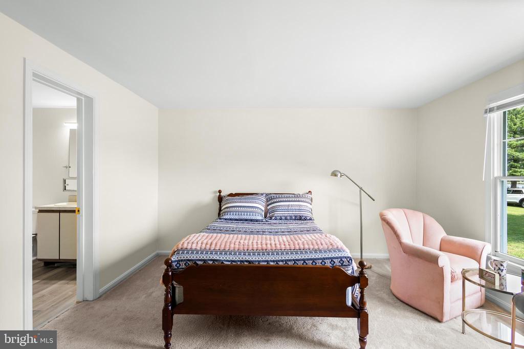 827 TRAVELERS REST