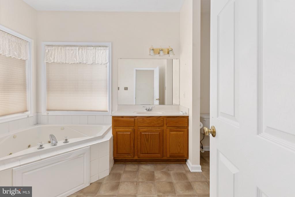 112 STRATFORD CIRCLE