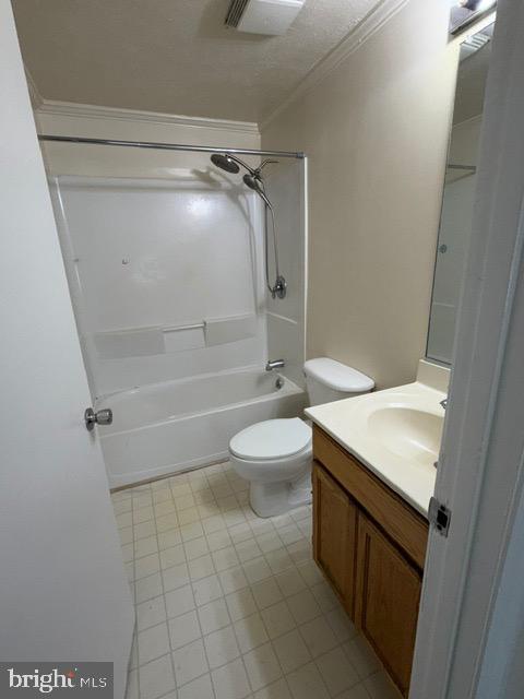 1562 LAKEVIEW DRIVE